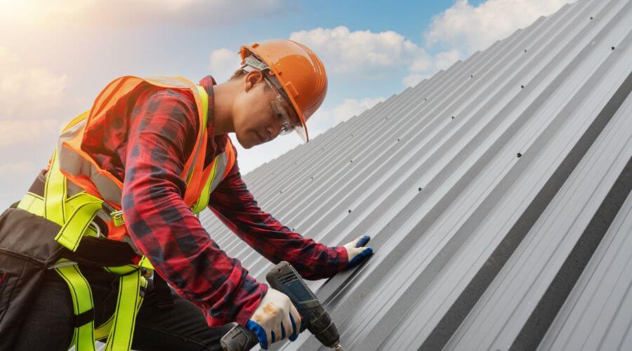 Professional gutter cleaning in Waterford, WI